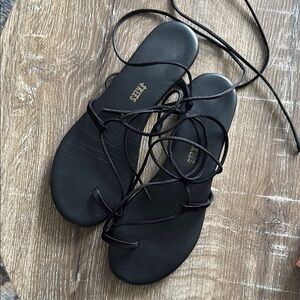 Tkees lace up sandals